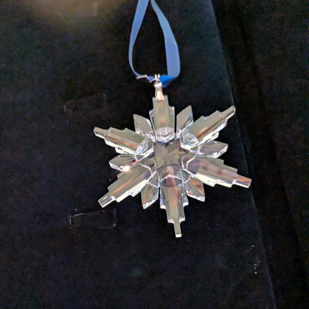 2006 Swarovski Snowflake Ornament - Picture 4 of 6